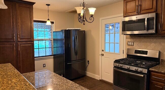 Foto del edificio - 340 Westwood Ln