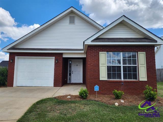 Foto principal - 123 Cedarland Dr