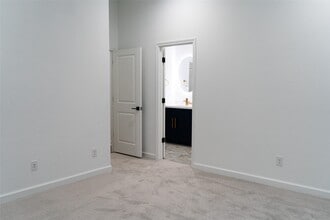 Building Photo - 5018 Dieppe St