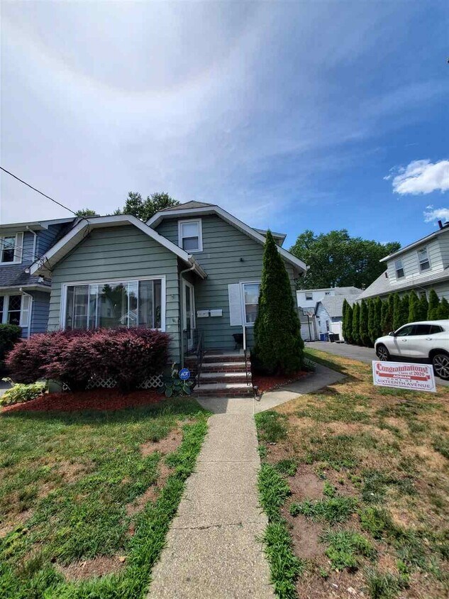 Primary Photo - 46 Florence Pl