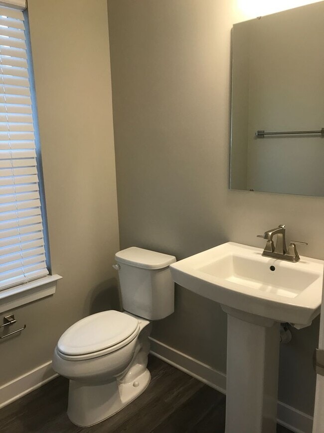 Building Photo - 3 Bed 2.5 Bath Home Near Spring Hill, Load...
