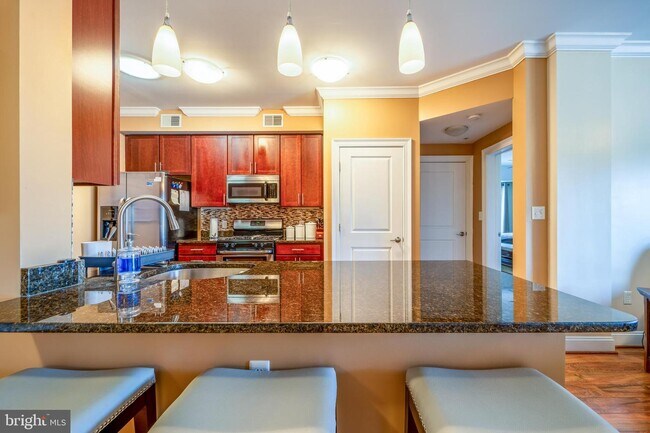Foto del edificio - 6301 Edsall Rd
