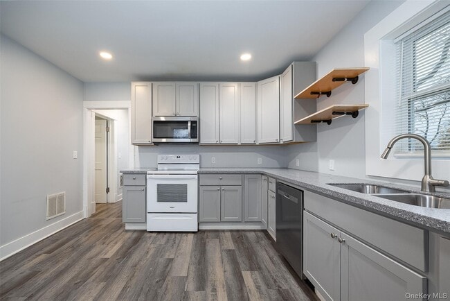 Building Photo - 5 Orchard Pl