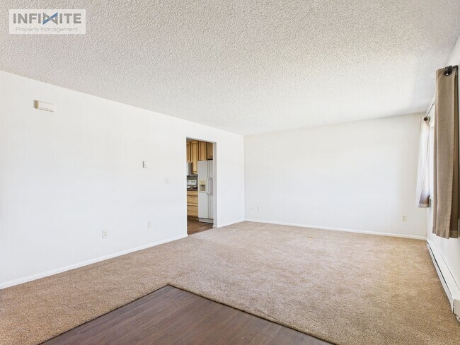 Foto del edificio - Great Three Bedroom Condo in Belgrade!