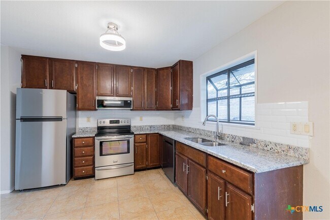 Building Photo - 2003 Castle Gate Cir