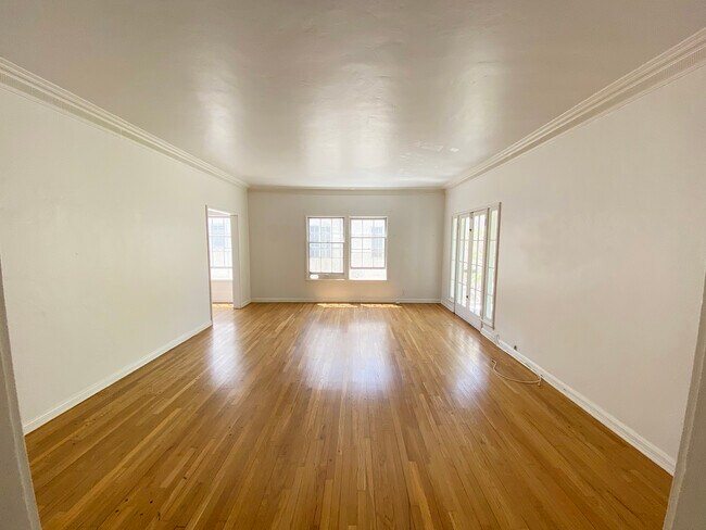 Living room from front entry - 420 N Harper Ave