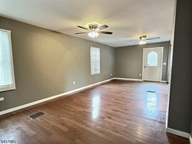 Foto del edificio - 47 Vail Rd