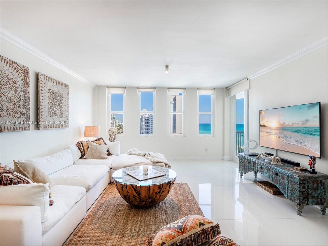 Foto principal - 5401 Collins Ave