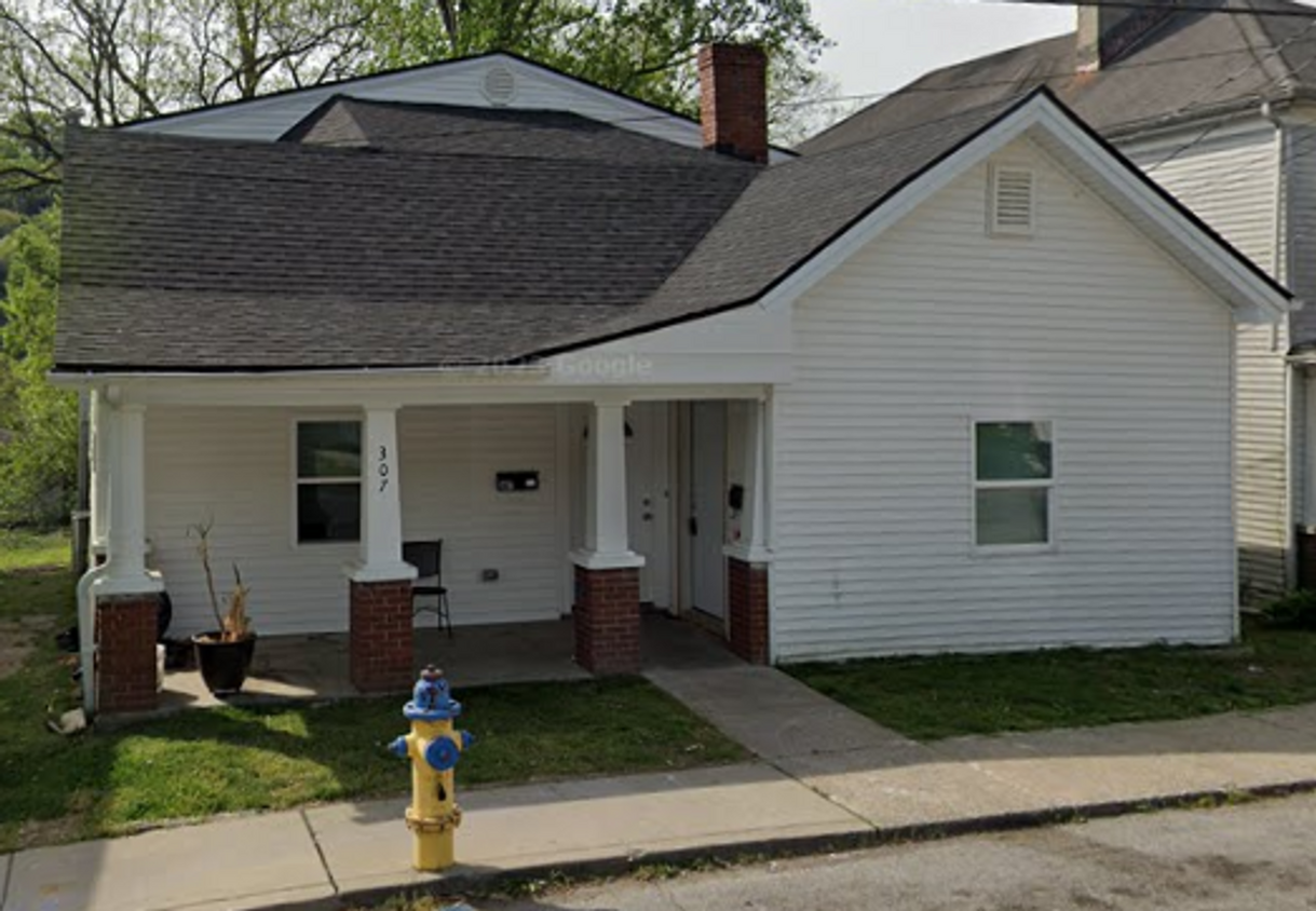 Primary Photo - 2 Bedroom Duplex in Frankfort!