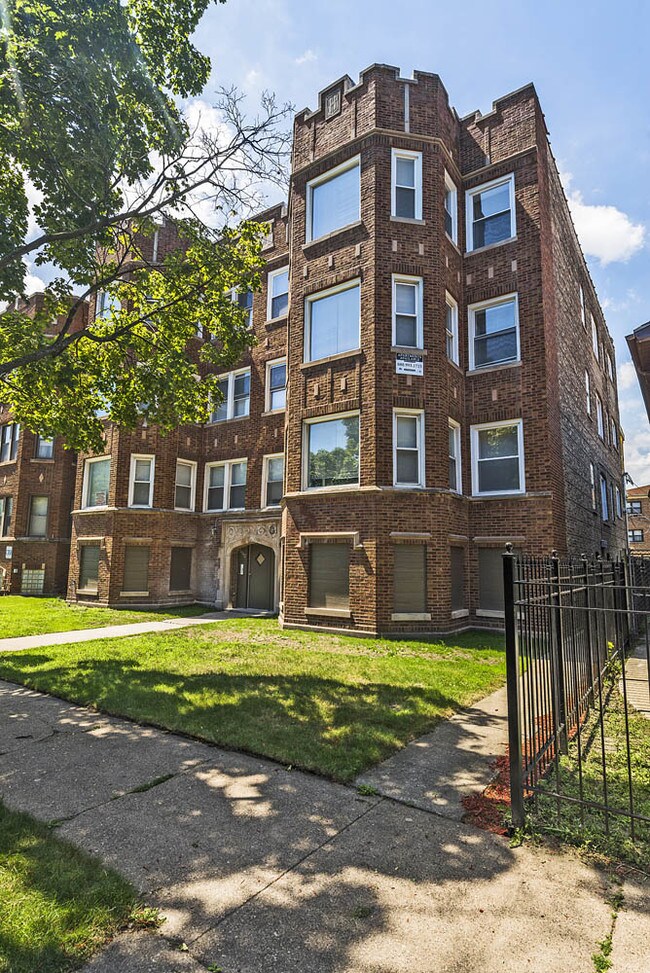 8040 S Vernon Ave Apartments in Chicago, IL