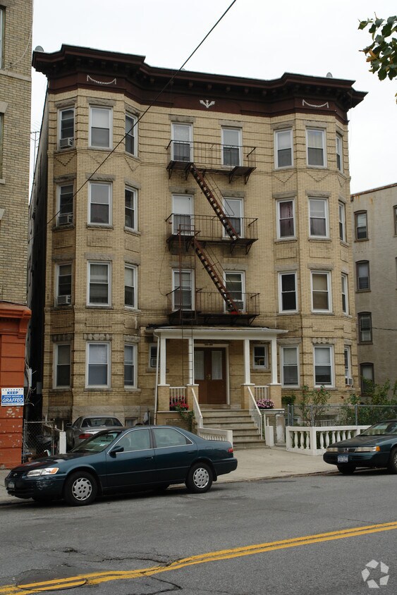 Primary Photo - 103-105 Mclean Ave
