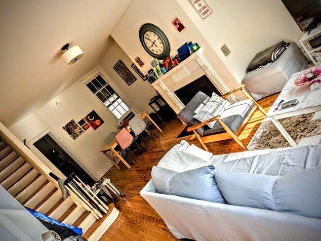 Building Photo - 1223 33rd St NW