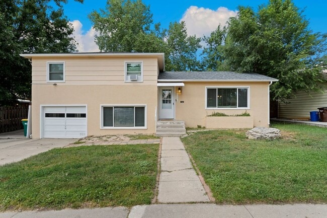 Building Photo - 2506 Lelaray St