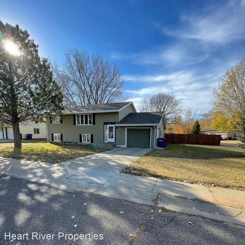 3 br, 2 bath House 614 8th st E House Rental in Dickinson, ND