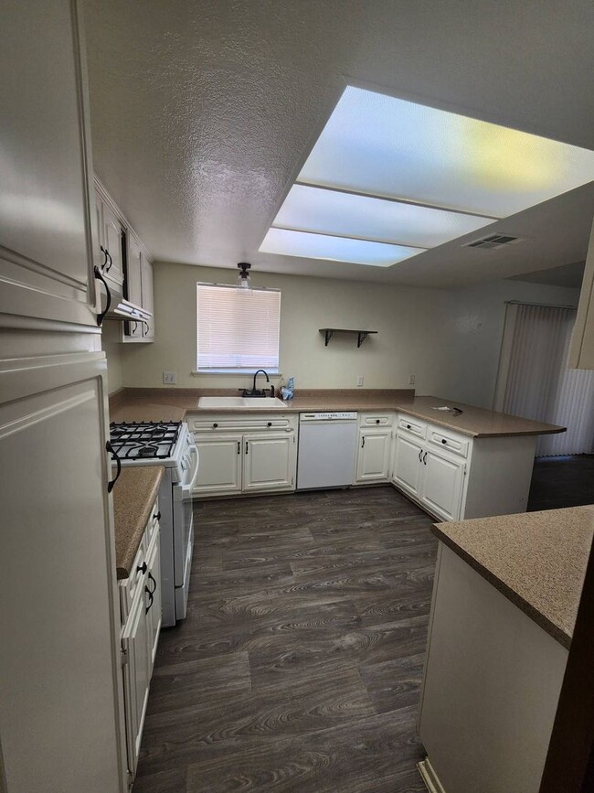 Building Photo - 73939 Desert Dunes Dr