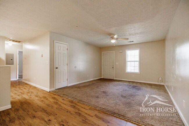 Building Photo - 605 Baron Dr