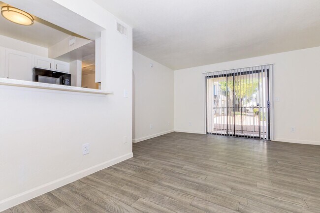 Foto del edificio - Mission Creek Apartments