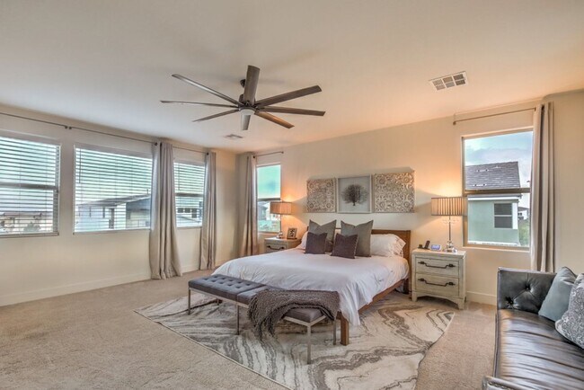 Building Photo - Skye Canyon Beauty