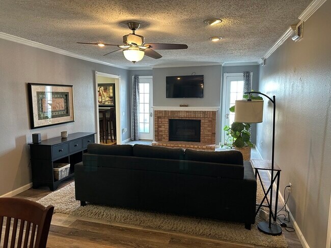 Building Photo - $1,900.00 2Bd/2Bt Condo in Chesterfield w/2 Garage Parking Spots