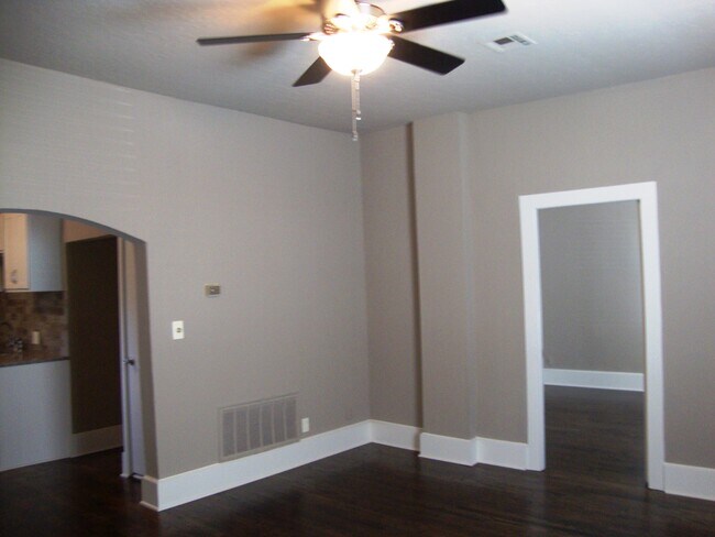 LR - 209 Park Dr