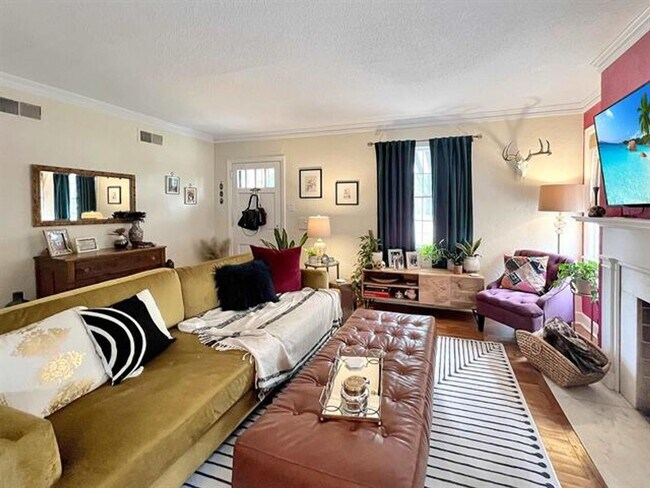 Building Photo - Renovated 3 bd 1 bath with carport behind ...
