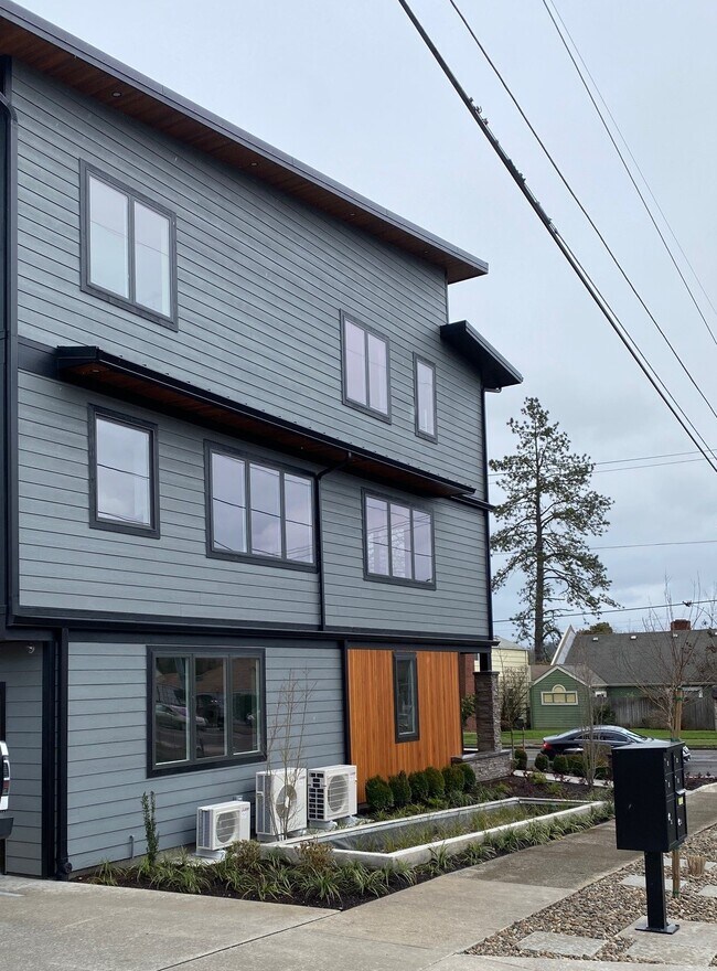 El lado sur tiene vistas a Spencers Butte - 2380 Willamette St