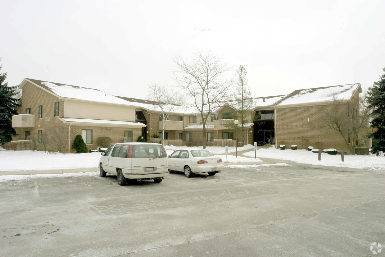 Primary Photo - Royal Oak Condos & Willows of Greys Lake Apts