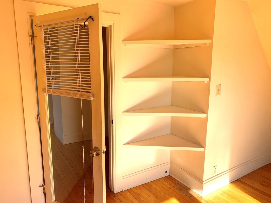 Foto del edificio - Lindholm Properties - 508-510-508 1/2 S. M...