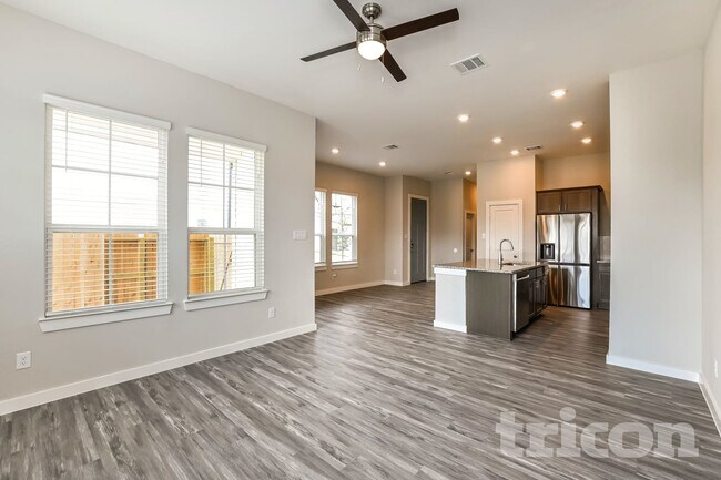 Building Photo - 4922 San Fabiano Ct