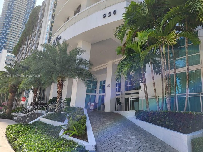 Foto del edificio - 950 Brickell Bay Dr