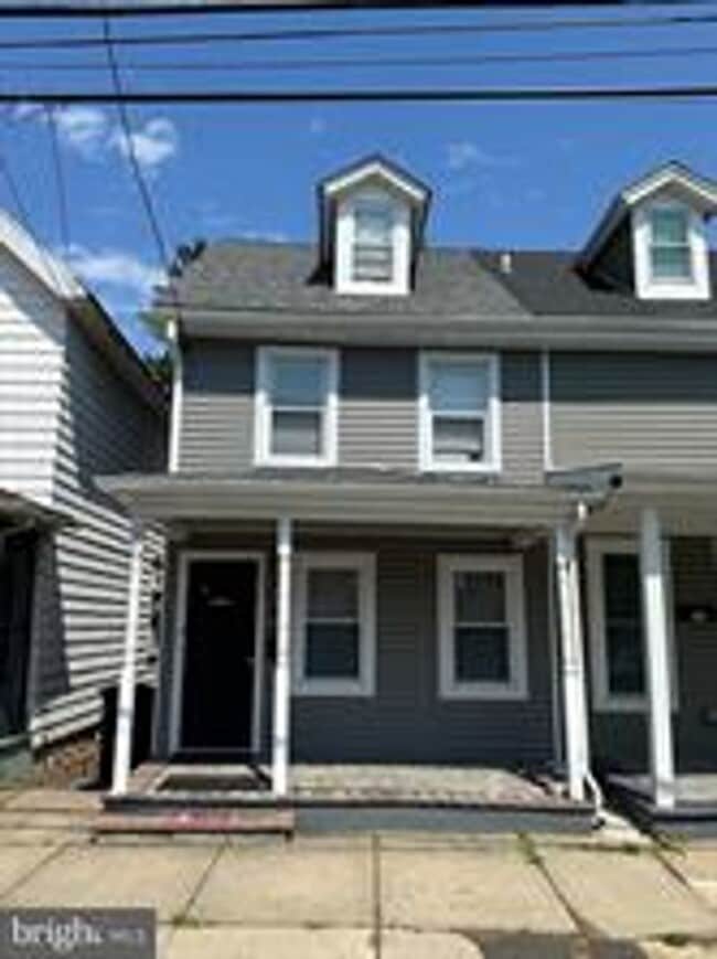 Building Photo - 203 Mill St