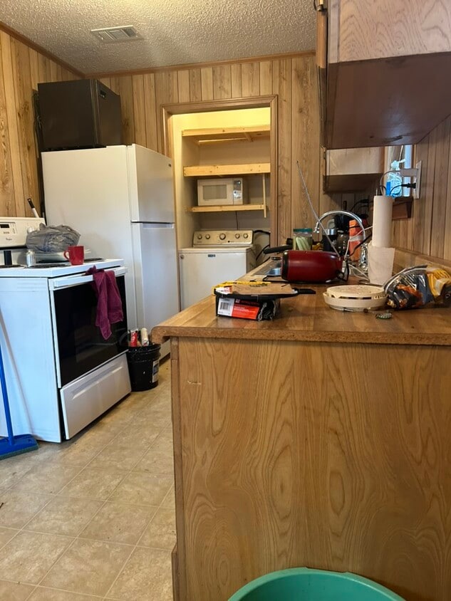 Building Photo - 209 Shadybrook Dr