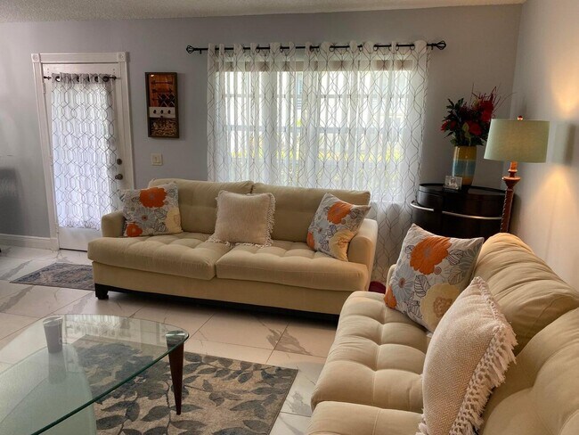 Building Photo - 579 Normandy Ln