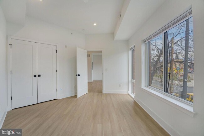 Foto del edificio - 4200 Lancaster Ave