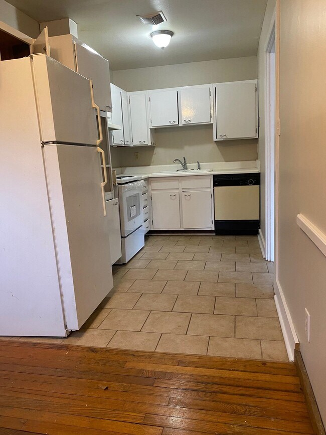 Building Photo - 1106 Sandringham Dr