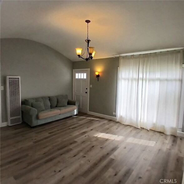 Foto del edificio - 5715 Case Ave