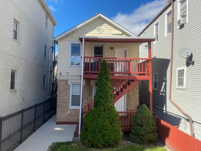 Building Photo - 1114 W Cullerton St