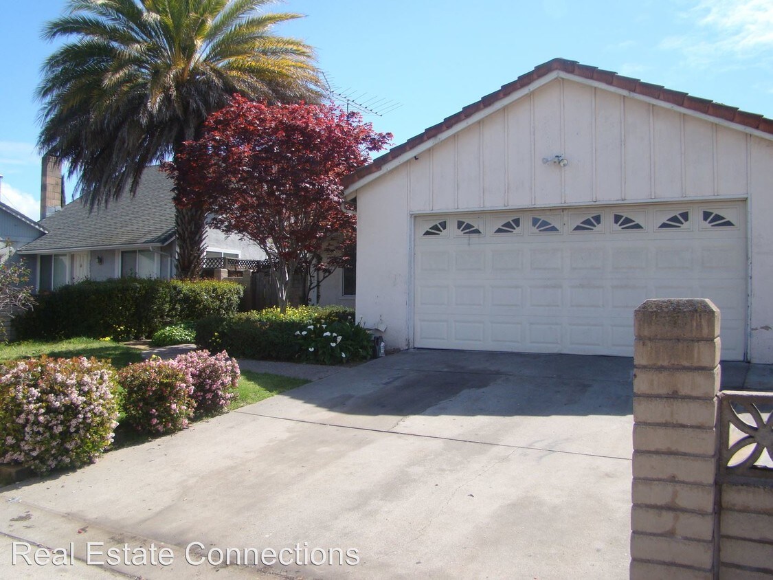 Foto principal - 3 br, 2 bath House - 2074 Sierra Rd