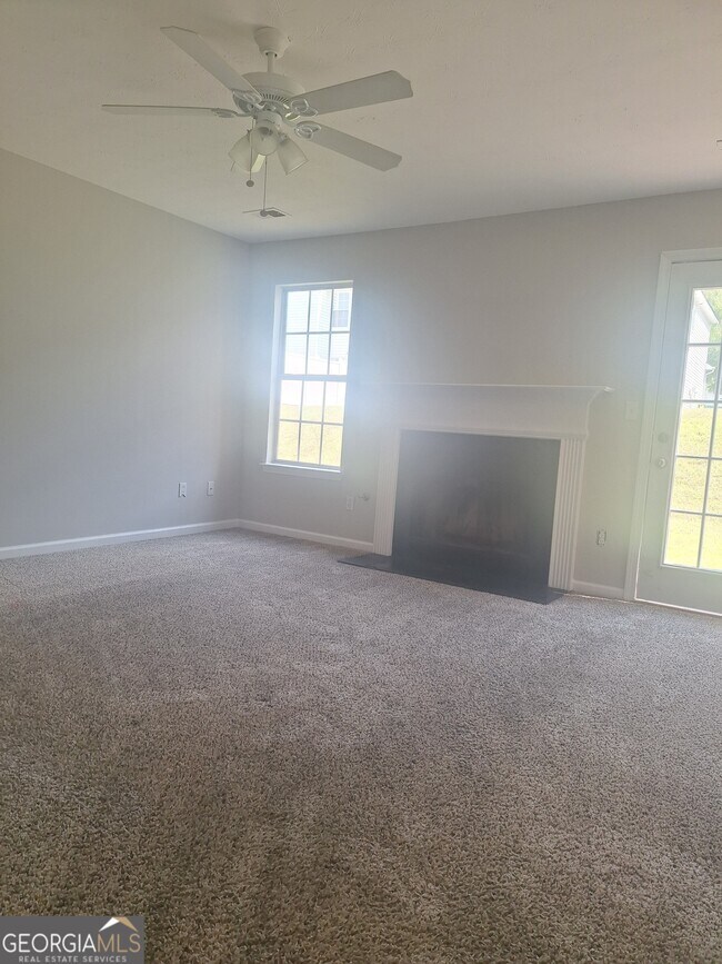 Foto del edificio - 5646 One Lake Way