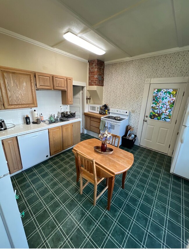 Building Photo - 1217/1219 Billy Frank Jr St