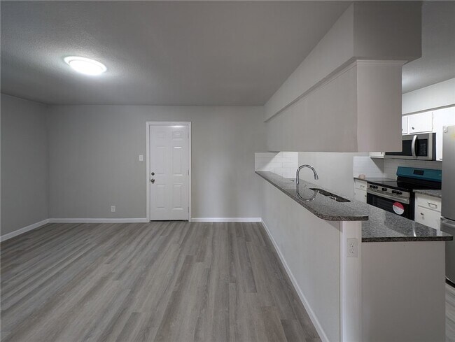 Foto del edificio - 3153 Baybrook Dr