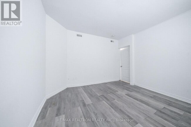 Building Photo - 414 Jarvis St