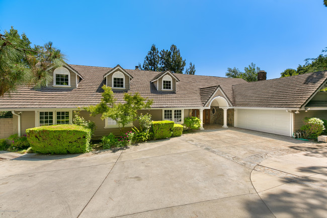 Building Photo - 4140 Chevy Chase Dr