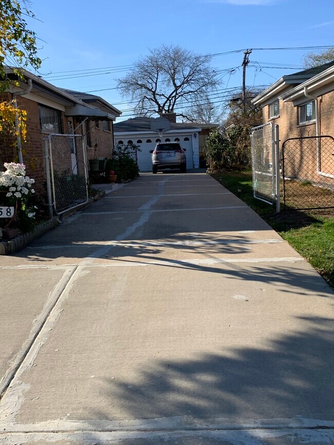 7358 N Crawford Ave, Lincolnwood, IL 60712 House Rental in