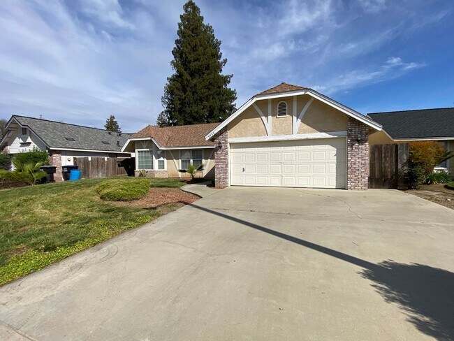 Foto del edificio - Lovely home for Rent in NW Visalia, located in the Oak West Neighborhood. Coming soon