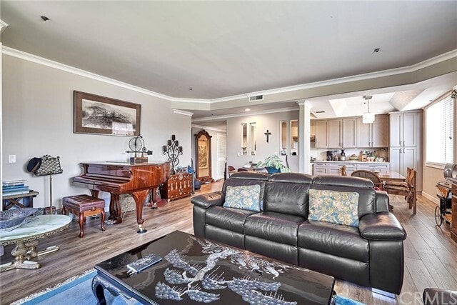 Primary Photo - 322 S Kingsley Dr