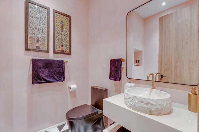 Foto del edificio - 670 NE 67th St