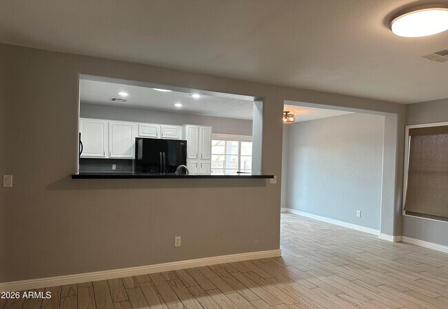 Foto del edificio - 1401 S 228th Ln