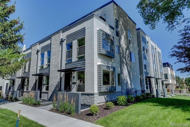 Building Photo - Cherry Creek Townhome - 4 Bed, 4 Bath, Detached Garage