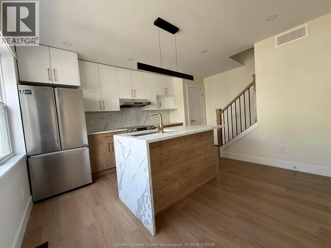 Building Photo - 160 Askin Ave